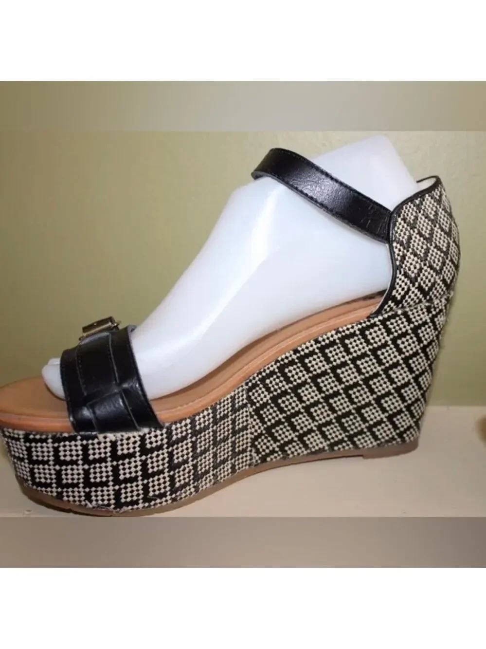 BC SHOES PLATFORM WEDGES SANDALS BLACK AND WHITE LANYARD CROSS STICH RETRO 7